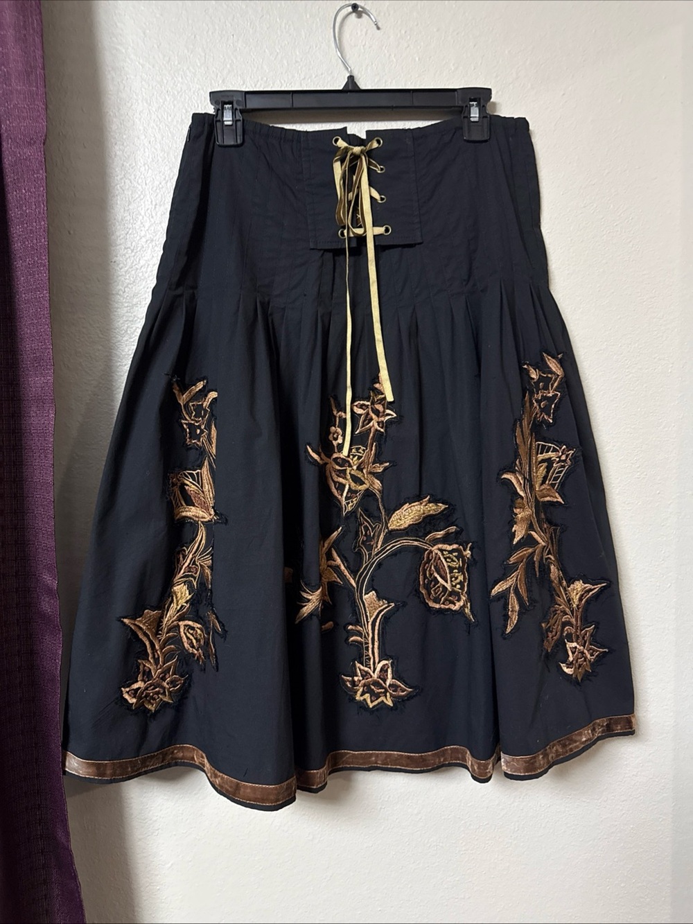 #837 Basil & Maude Black/Gold Embroidered Midi Skirt Size 8